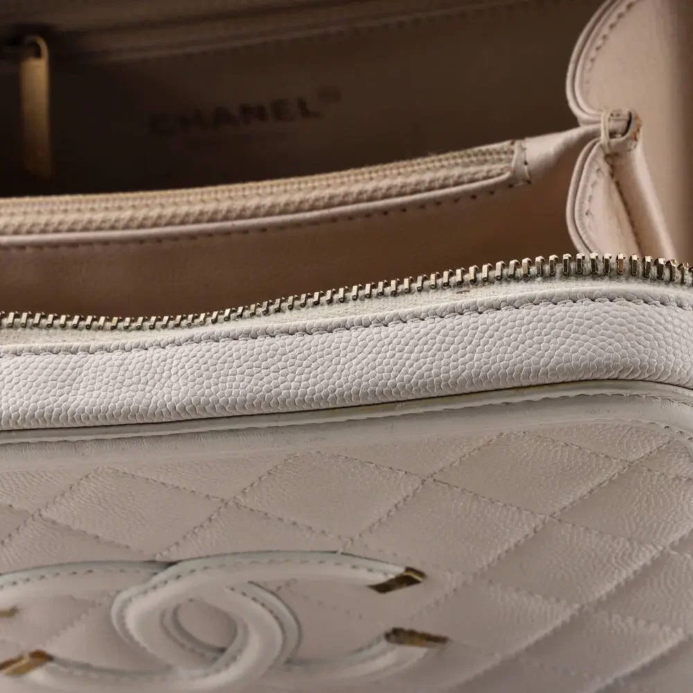 Chanel Filigree Vanity Case Quilted #258781C44B - Picture 8 of 9
